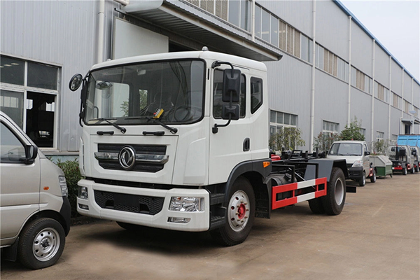 Dongfeng Duolika (8m³) Removable Compartment Garbage Truck: Efficient Waste Management Solution