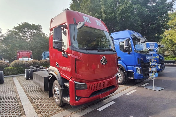 Chenglong Yiwei 5: A New-Generation Electric Light Truck for Efficient Urban Logistics