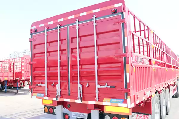 Dayun 13-meter flatbed semi-trailer with flower-shaped railing in China