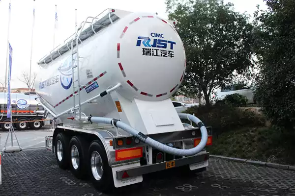 CIMC Ruijiang 33 Fantastic Light II Powder Tank Semi-Trailer