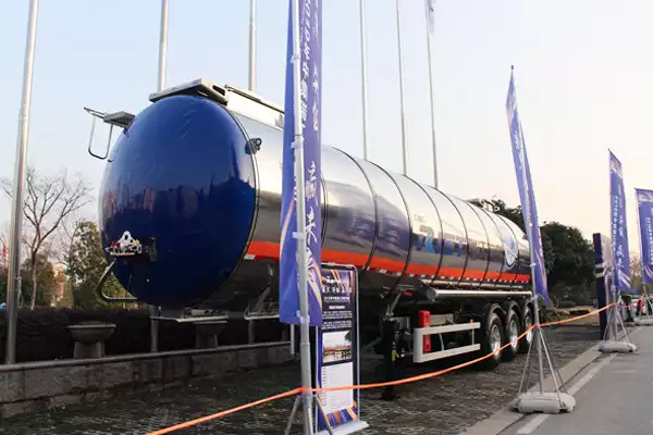 CIMC Ruijiang 43 cubic meter flammable liquid tank semi-trailer in China