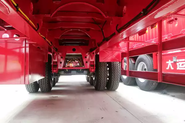 Dayun 13-meter flatbed semi-trailer in China