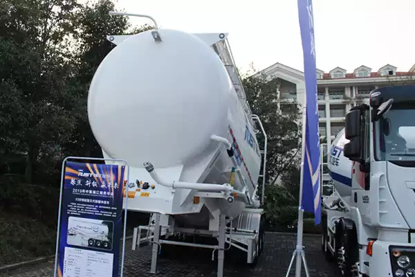 CIMC Ruijiang 33 Fantastic Light II Powder Tank Semi-Trailer for sale