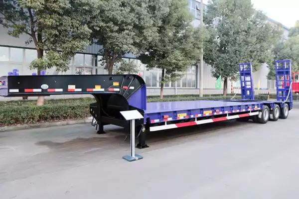 CIMC Huajun 13-meter three-line six-axle high-strength steel low flatbed semi-trailer