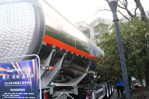 sale CIMC Ruijiang 44.5 cubic meter aluminum alloy oil tanker semi-trailer