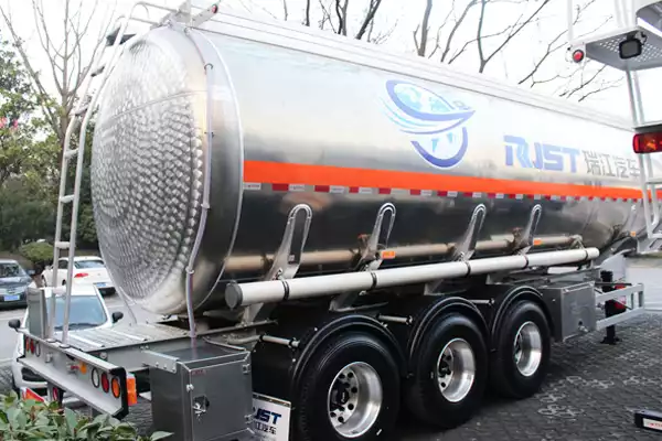 CIMC Ruijiang 44.5 cubic meter aluminum alloy oil tanker semi-trailer