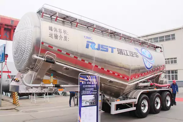 CIMC Ruijiang 38 cubic meter all-aluminum alloy powder tank semi-trailer in China