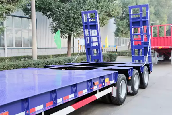 sale CIMC Huajun 13-meter three-line six-axle high-strength steel low flatbed semi-trailer