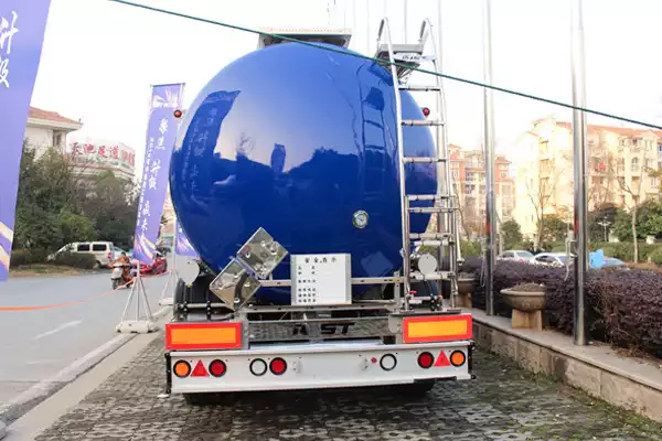 sale CIMC Ruijiang 43 cubic meter flammable liquid tank semi-trailer